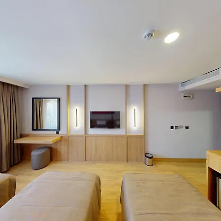 River Hotel 4*