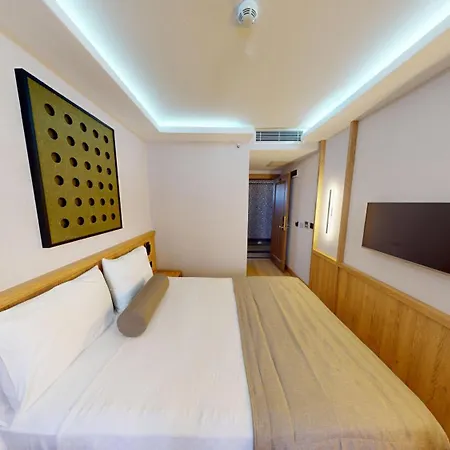 Hotel River 4*