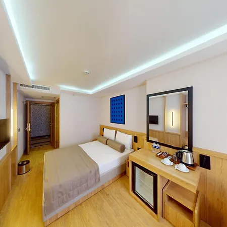River Hotel