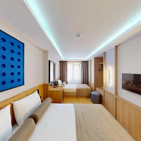 Hotel River