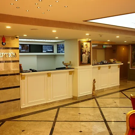 River Hotel