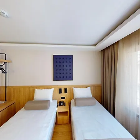 River Hotel 4*