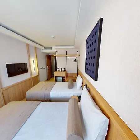 River Hotel