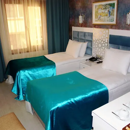 Hotel River 4*