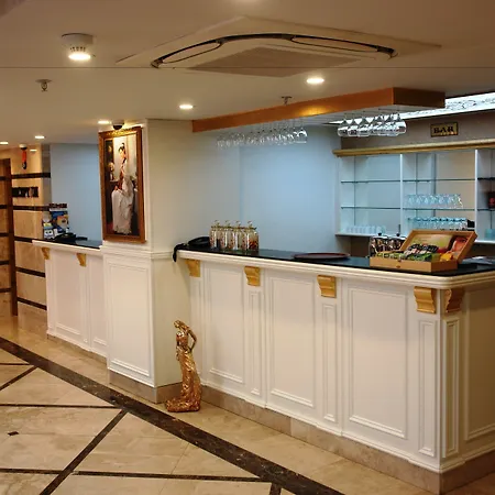 Hotel River 4*