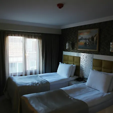 River Hotel