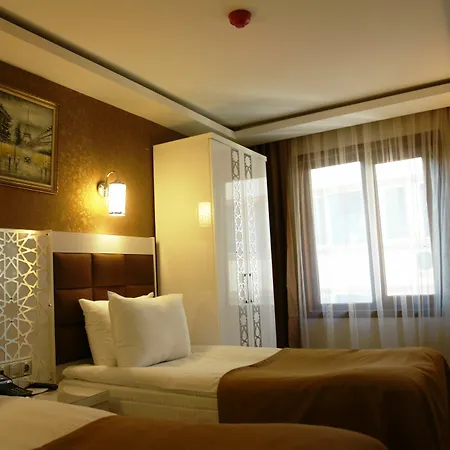 River Hotel