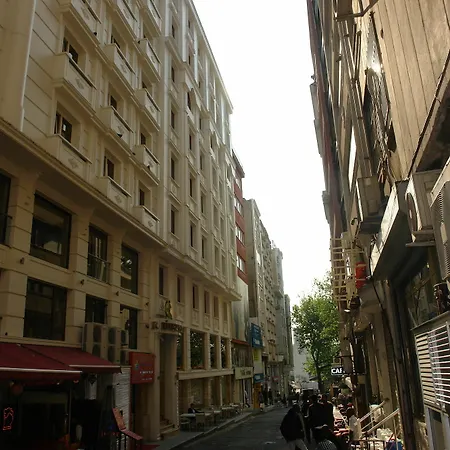 River Hotel