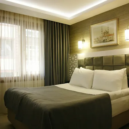 River Hotel