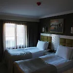 Hotel River 4*