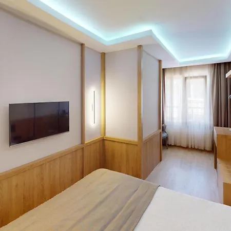 Hotel River
