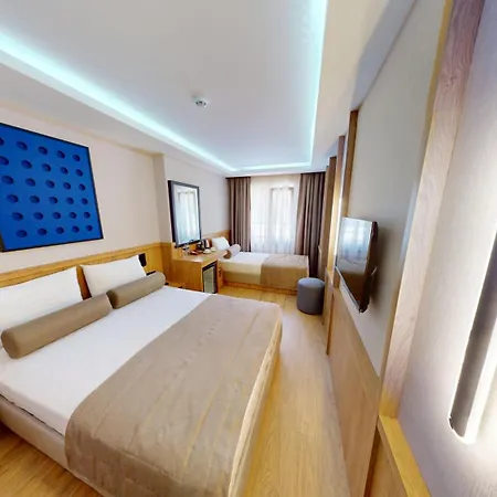 Hotel River 2*