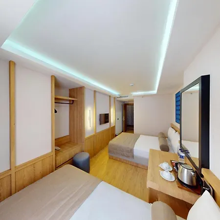 River Hotel 2*