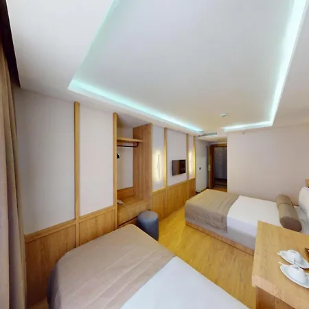 Hotel River 2*