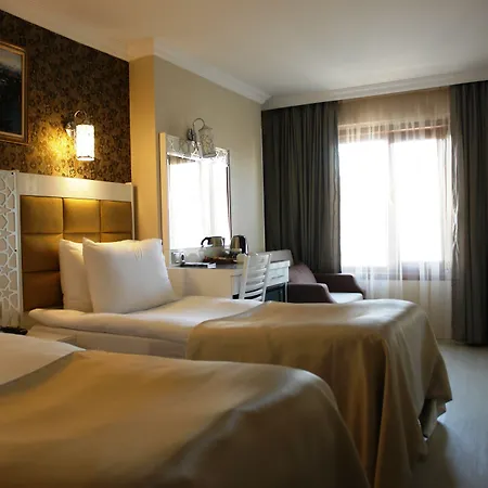 Hotel River 4*