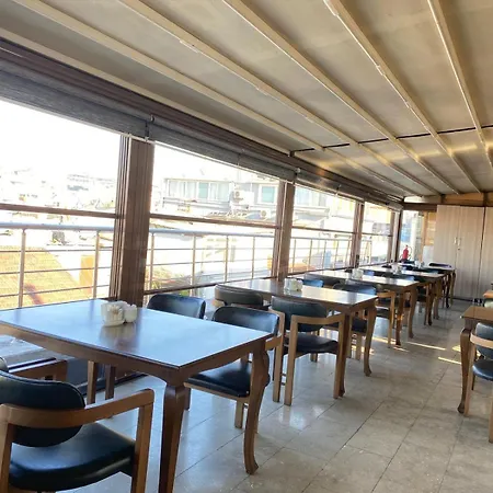 River Hotel