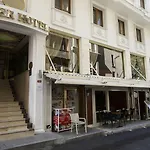 فندق River