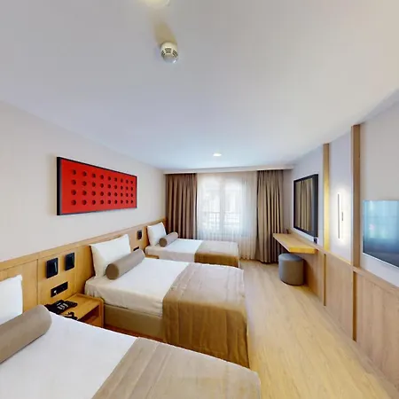 Hotel River 2*