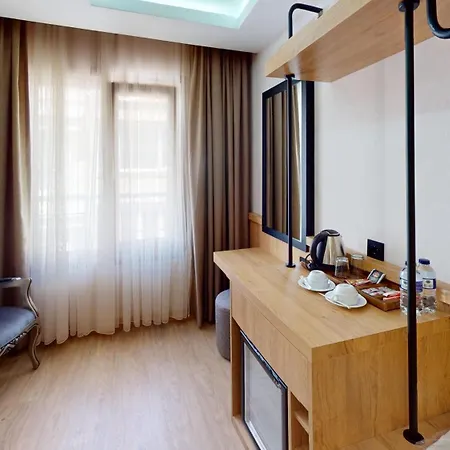 River Hotel 2*